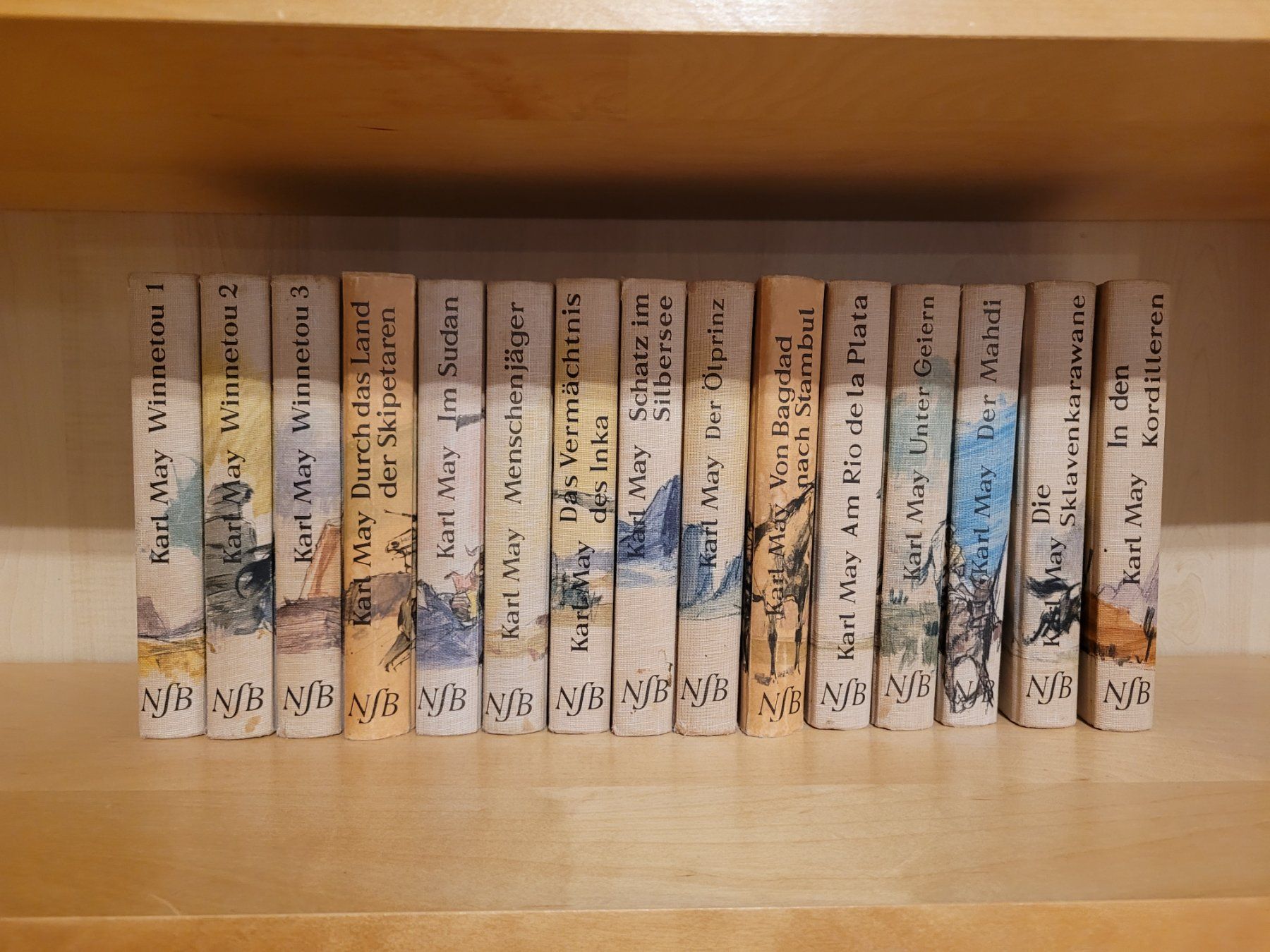 Livres: Karl May Bücherbände – D'occasion à Unterseen par Silberflieder