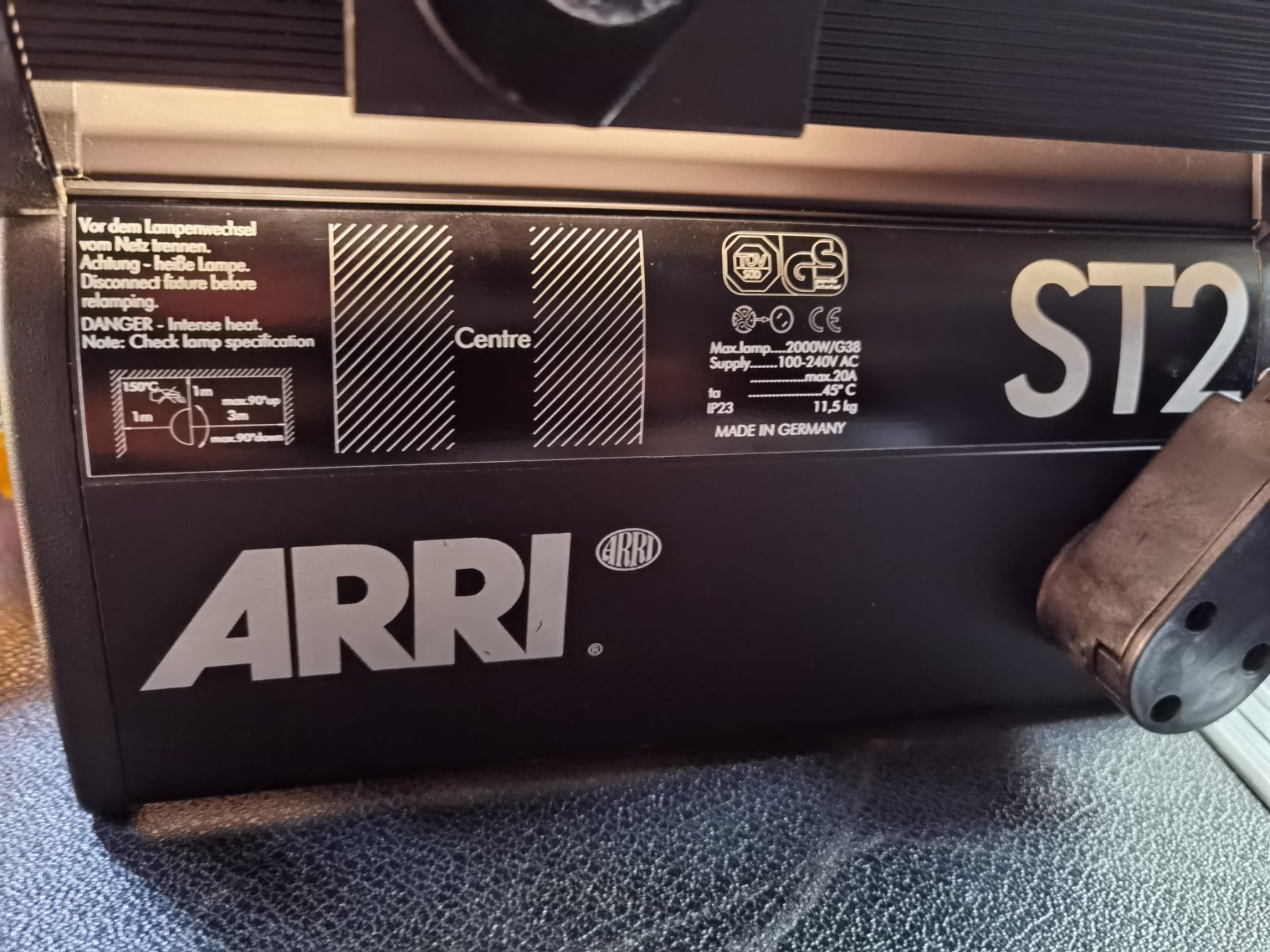 Lampade: Arri ST2 – Usato da Aesch LU venduto da Cubic 2