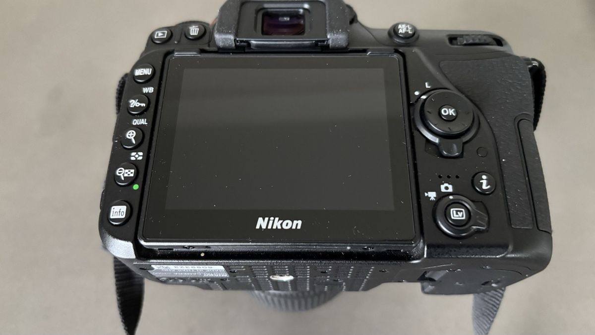 Nikon Fotocamera: Nikon D7500 Kit – Usato da Hausen am Albis venduto da Msc6 1