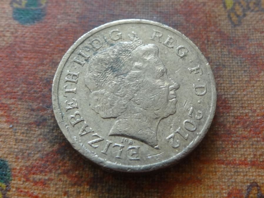 Alle Münzen: ROYAUME-UNI  1 Pound  2012 – Gebraucht aus Romanel-sur-Lausanne von Swift13