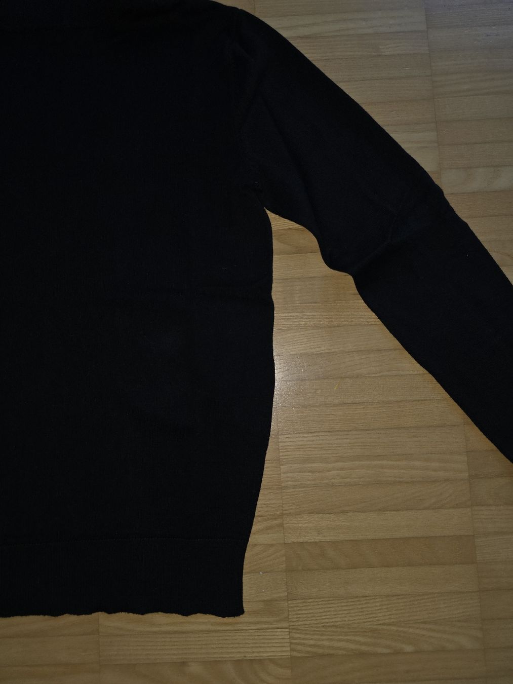 Maglioni & Felpe: Schwarzer Rollkragenpullover, Grösse XS – Usato da St. Gallen venduto da A.W.128 2
