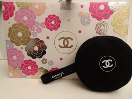 NEW ORIG CHANEL BEAUTY SMALL ROUND ETUI CHARM FOR HANDBAG
