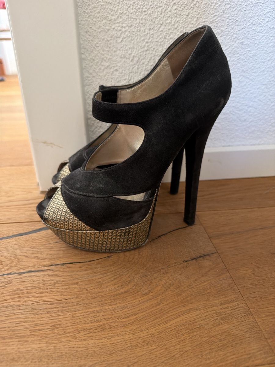 Fendi Scarpe da donna: Fendi Black Suede Peep Toe - Size 37.5 – Usato da Stallikon venduto da RTagel 1