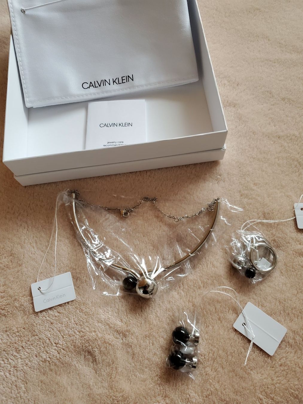 Calvin Klein Altri gioielli: Calvin Klein Bijoux Set Neu. Ideal als Geschenk – Nuovo e nell'imballaggio originale da Dättwil AG venduto da Globetrotter2000 1