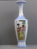 Eierschallen-Porzellan-Vase China im Etui * 2te H. des XX Jh