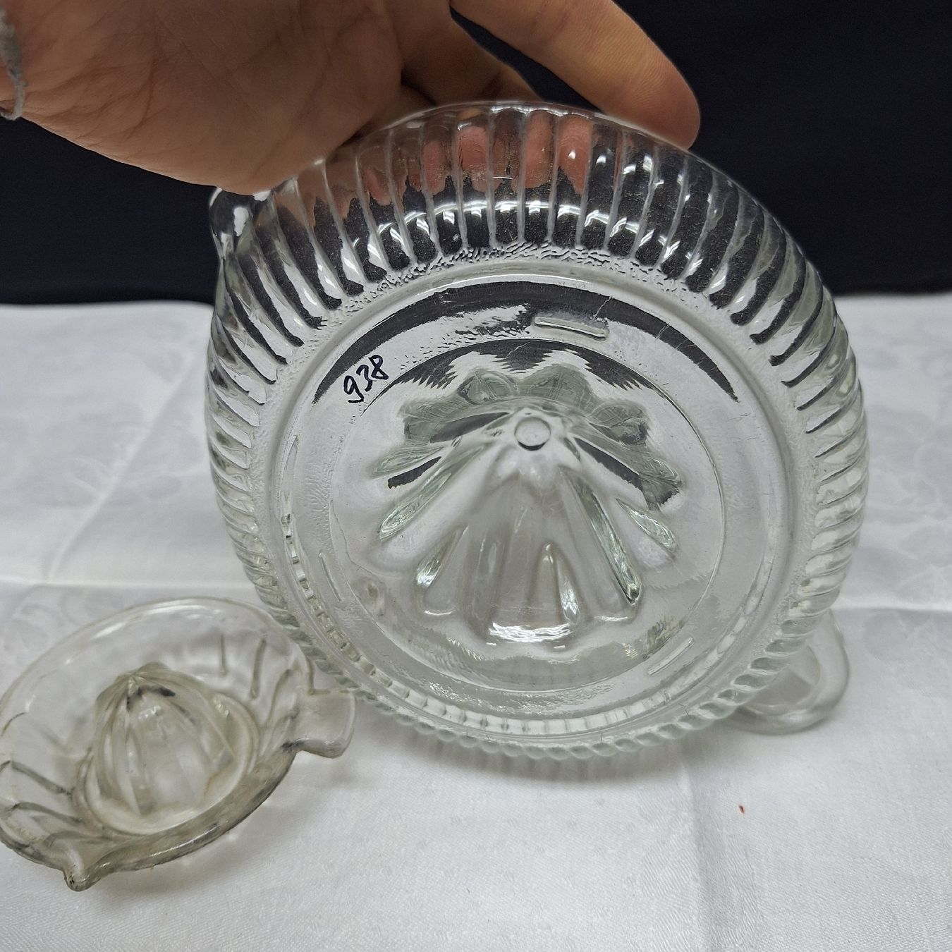 Küchengeräte: Alte Zitronenpressen aus Glas – Gebraucht aus Winterthur von Goldpipau 9