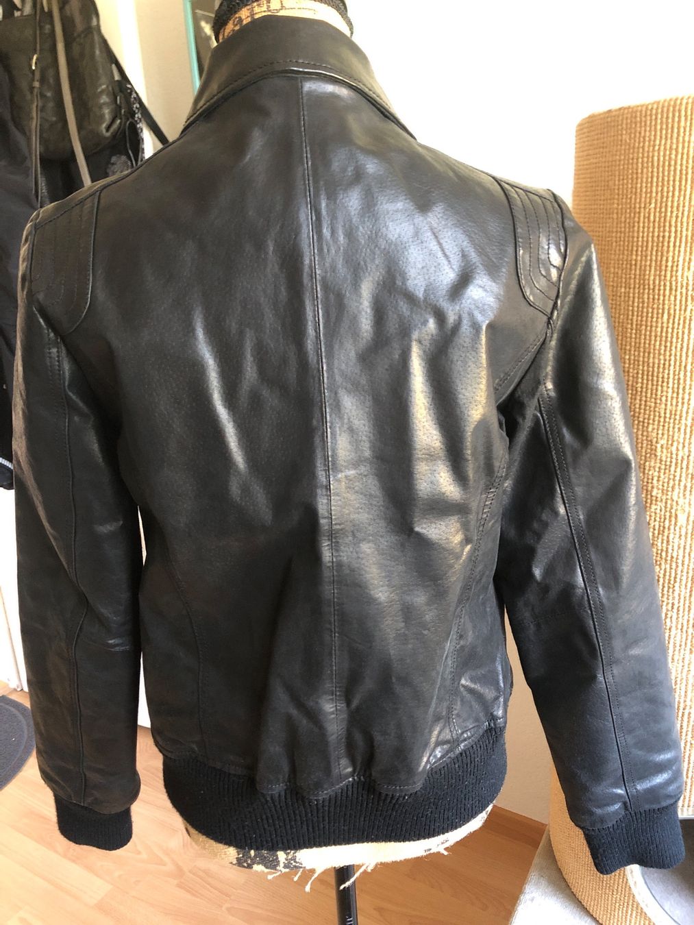 Vestes: Veste en cuir noir – Style – D'occasion à Biel/Bienne par Lianumi 1