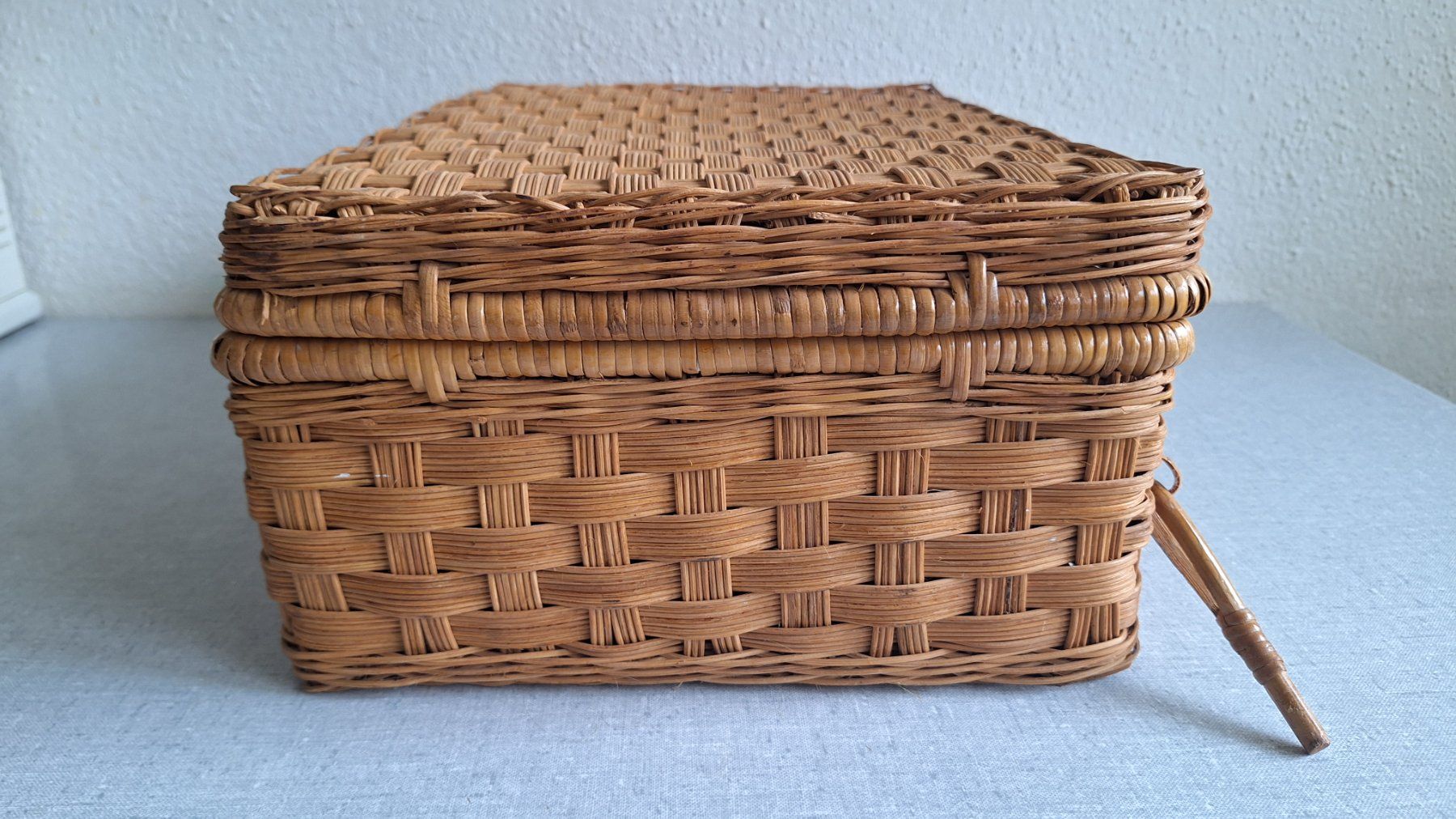 Sonstiges für Haushalt & Wohnen: Vintage Picknick-Koffer aus Korbgeflechtt – Gebraucht aus Weinfelden von Yenas10 5