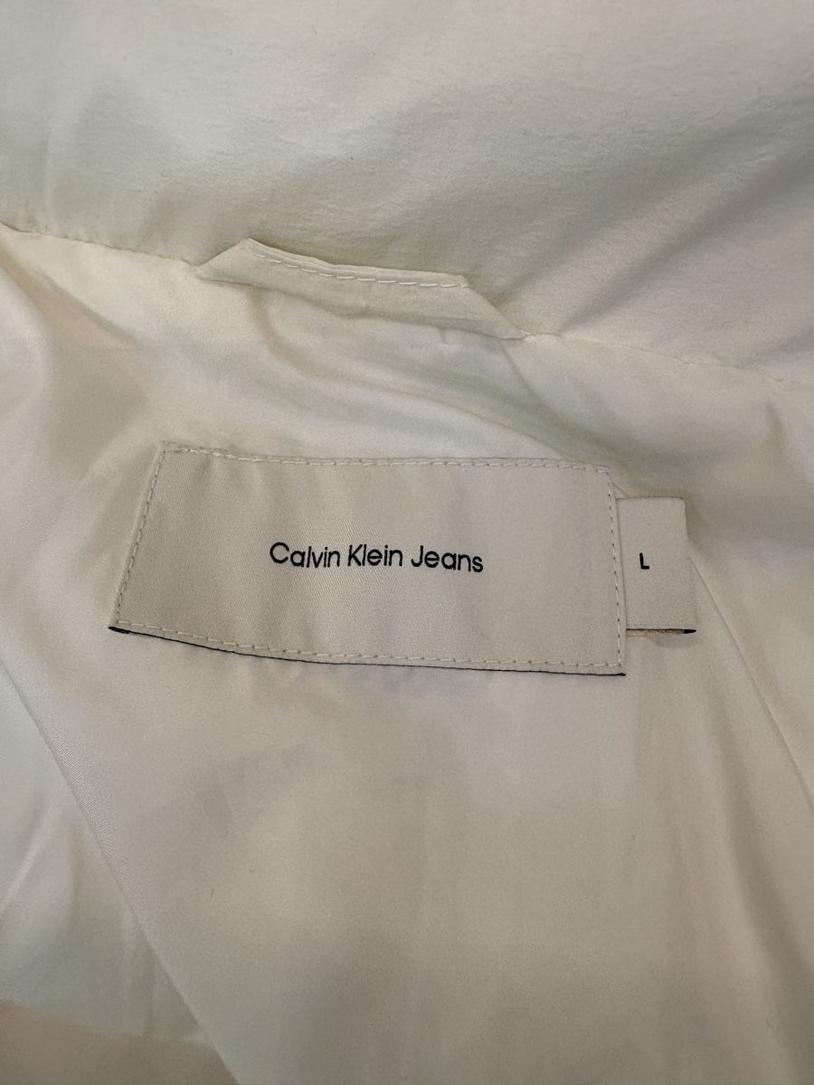 Calvin Klein Vestes: Beige Calvin Klein Jacket. Size: Large – D'occasion à Wollerau par Florencio.M 1