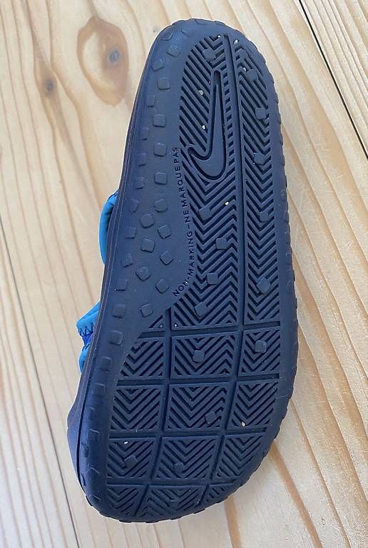 Nike Scarpe per ragazzi: Nike Sandalen Badeschuhe Gr 27 – Usato da Kesswil venduto da canvas12 2
