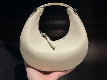 OSOI Schultertasche in Creme/Off-White