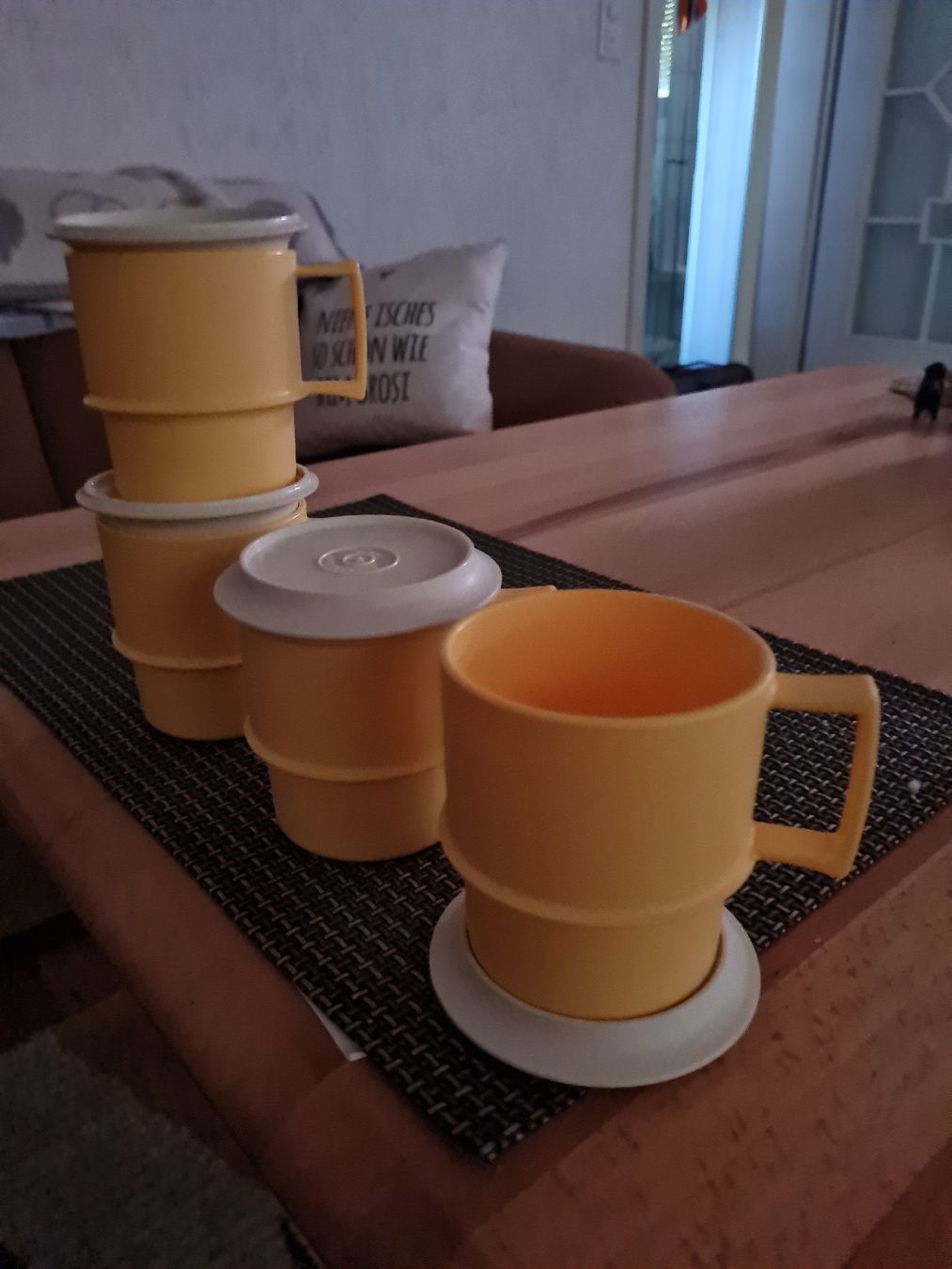Tupperware Tassen: Tupperware 4Becher gelb mit Deckel neu – Neu (gemäss Beschreibung) aus Münsingen von Cuci31 4