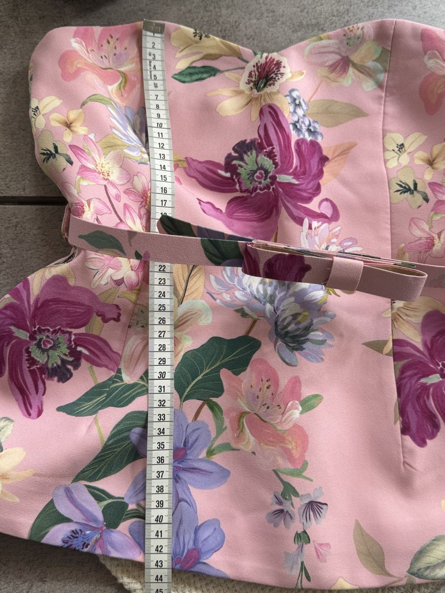 Zara Robes: Corsage Kleid pink Blumenmuster – Neuf avec emballage d'origine à zürich par Bailey17 6