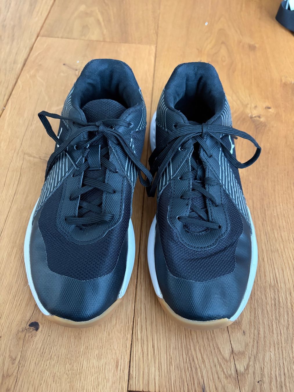 Scarpe per ragazzi: Puma Varon Gr. 37 Hallenschuhe – Usato da Herrliberg venduto da apr_r9fh