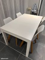 Table blanche extensible de chez IKEA