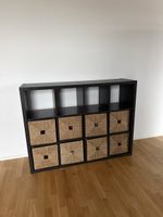 Étagère noire KALLAX IKEA avec paniers tressés – 8 cases