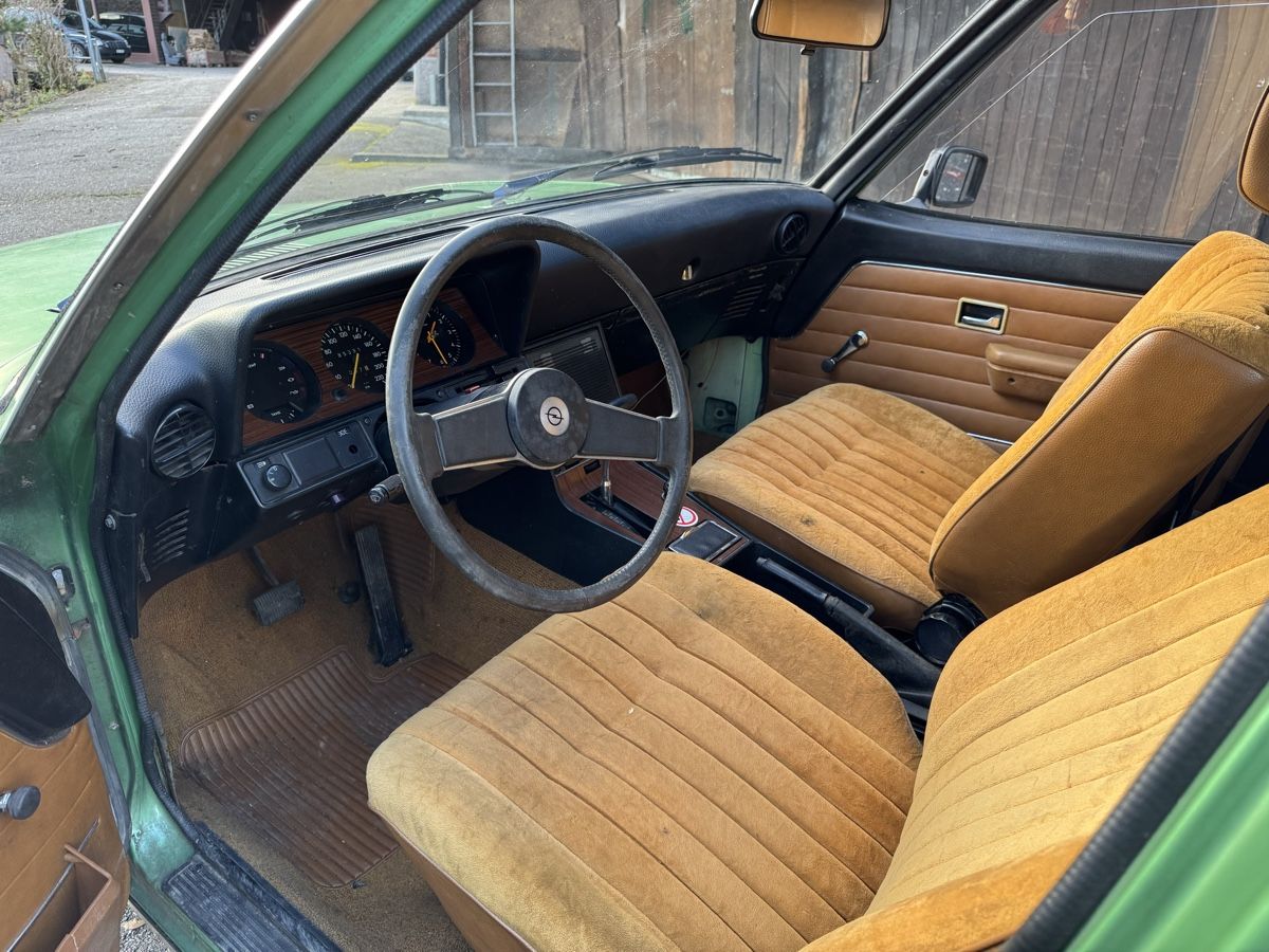 Opel Autos: Opel Commodore B – Defekt aus Bättwil von  6
