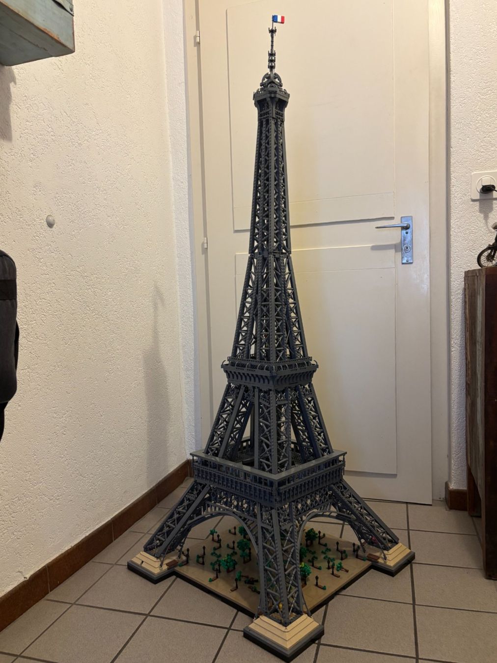 Lego Kit di costruzioni: Lego Eifelturm 10307 zusammengebaut – Usato da Biel/Bienne venduto da Aehm