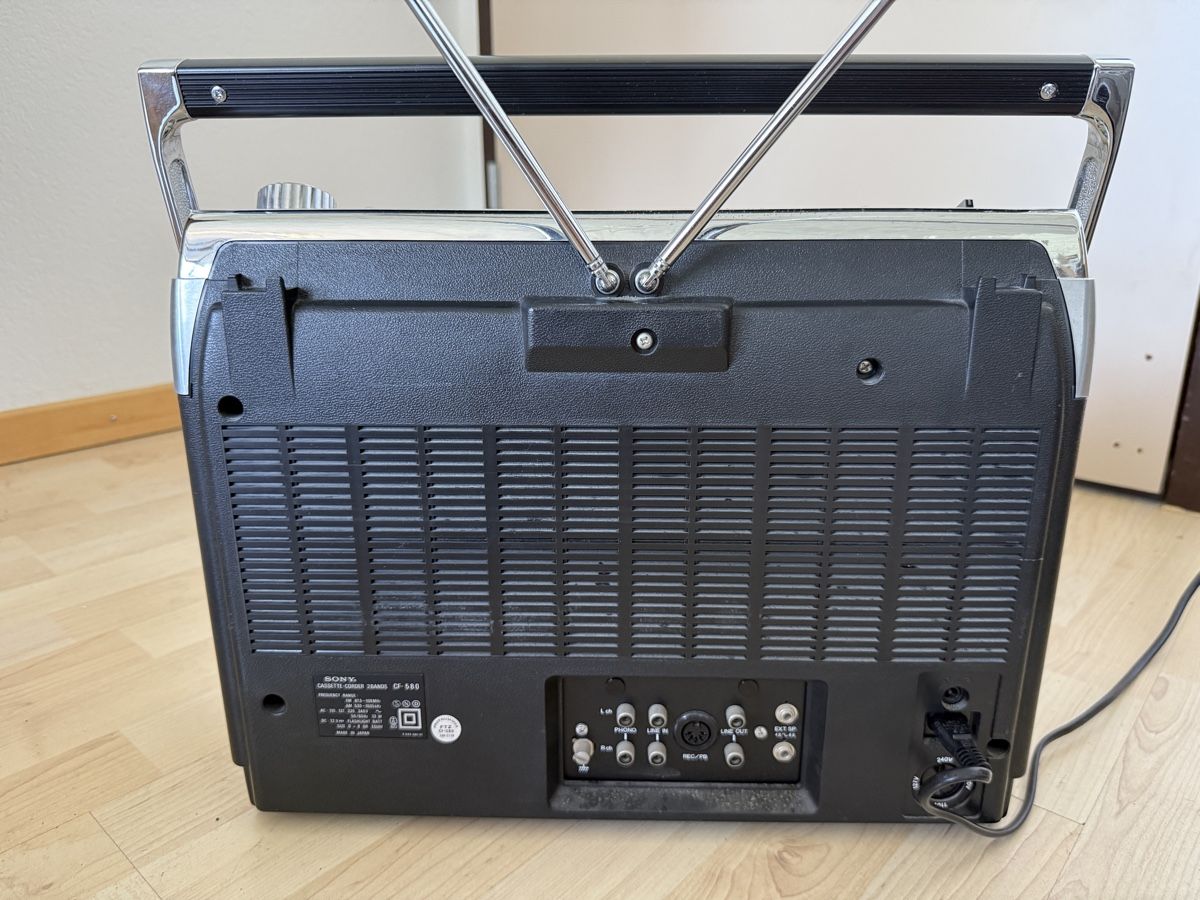 Sony Radio: SONY CF-580 Ghettoblaster Boombox 1976 – Usato da Zürich venduto da Geniuss 7