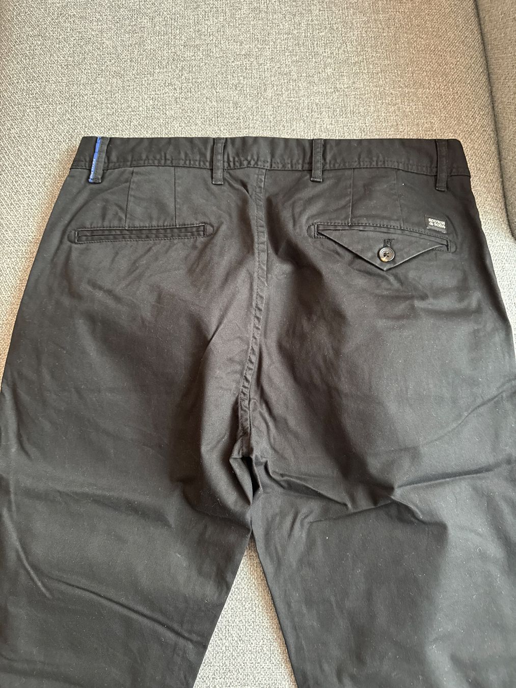 Pantaloni: Scotch & Soda Chino Stuart 32/34 – Usato da Wädenswil venduto da Sneakerio 2