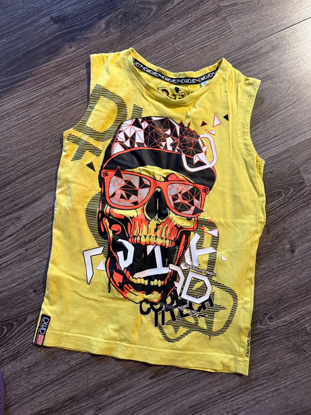 Camicie, T-shirt & Polo: T shirt122-128 – Usato da Chermignon-Bas venduto da mioumiou35