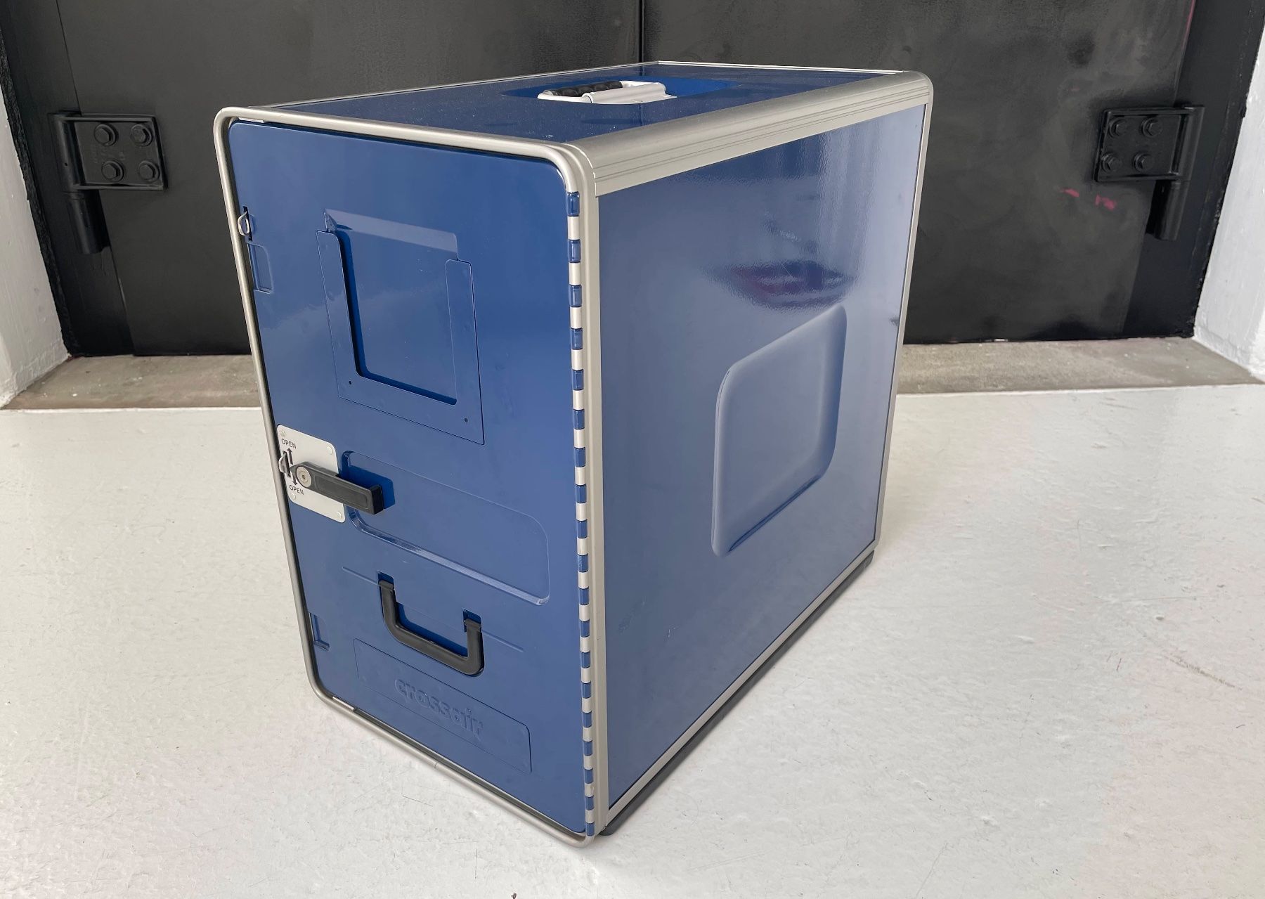 Contenitori edile: CROSSAIR Galley Container, mit Original Tableware Crossair. – Nuovo (secondo la descrizione) da Zürich venduto da torvik