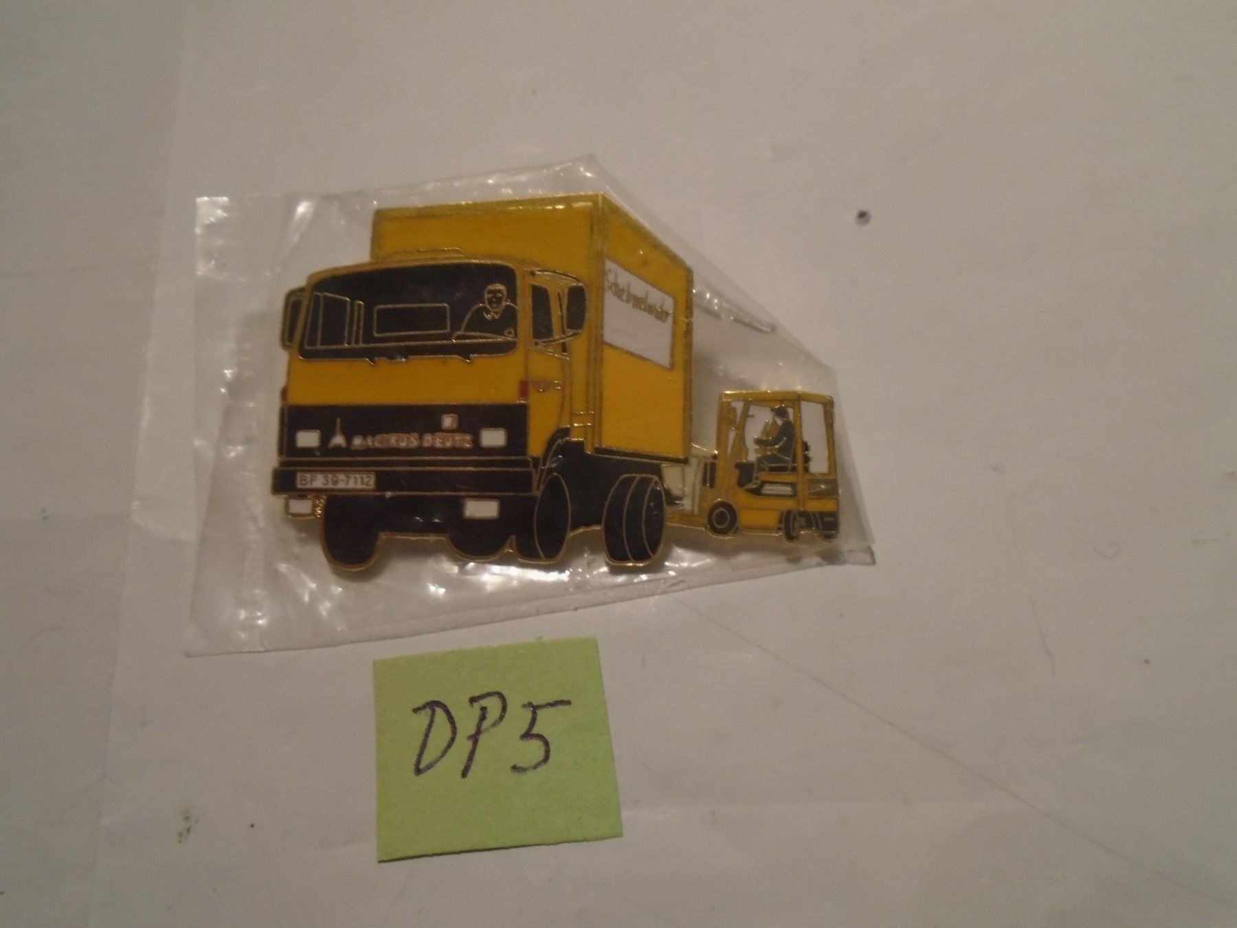 Plaketten & Abzeichen: 1Grosser Postlastwagen Pin m Stapler(DP5 – Gebraucht aus Winterthur von beli200