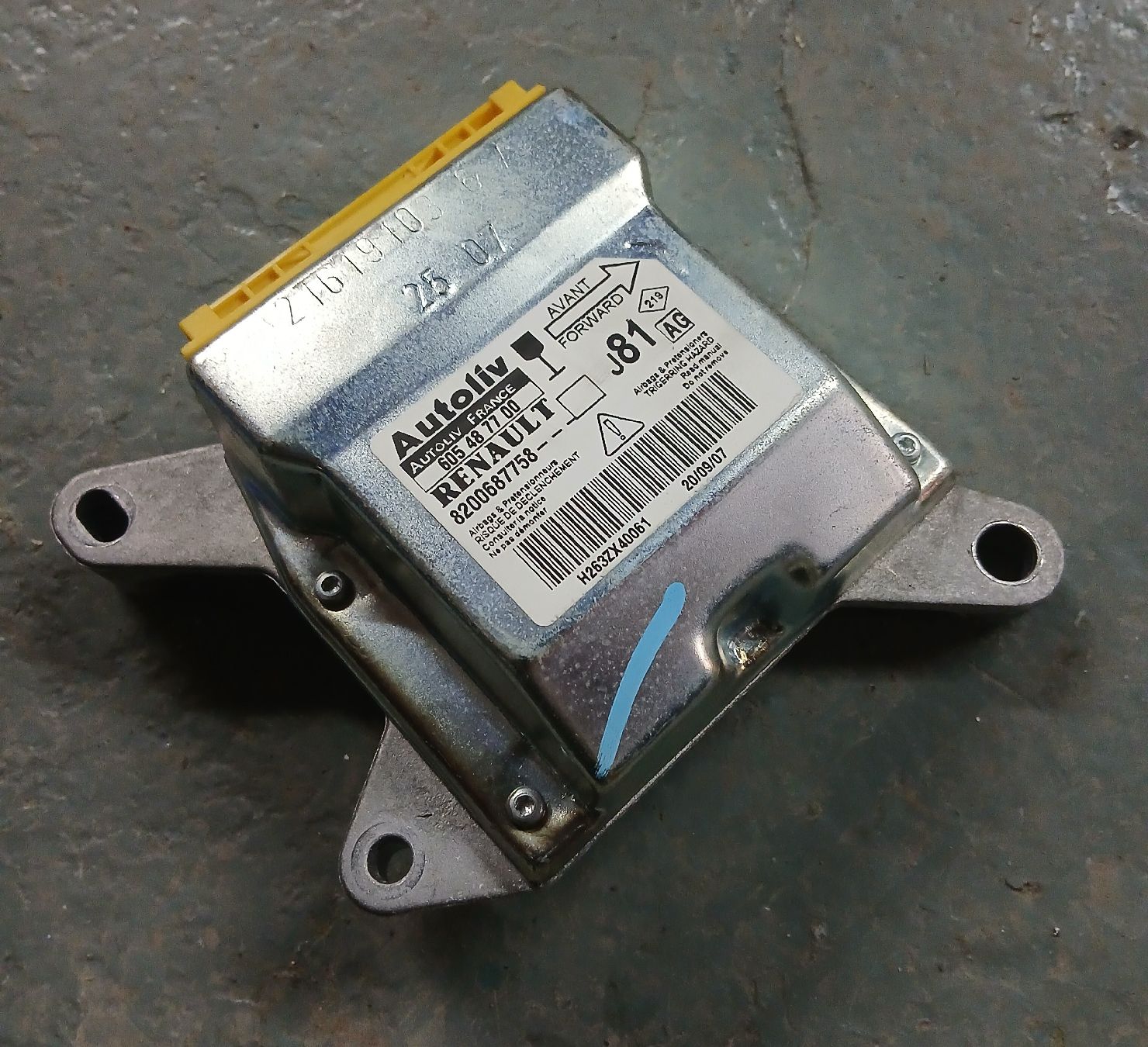 Renault Tutti pezzi di ricambio auto: Boîtier airbag Renault Espace 2.0T 2002-2014 – Usato da la heutte venduto da Auto-stock