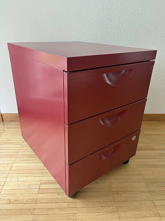 Banconi: Ikea Metall Rollcontainer Bordeaux Rot Büro Arbeitszimmer – Usato da Riehen venduto da j-unit
