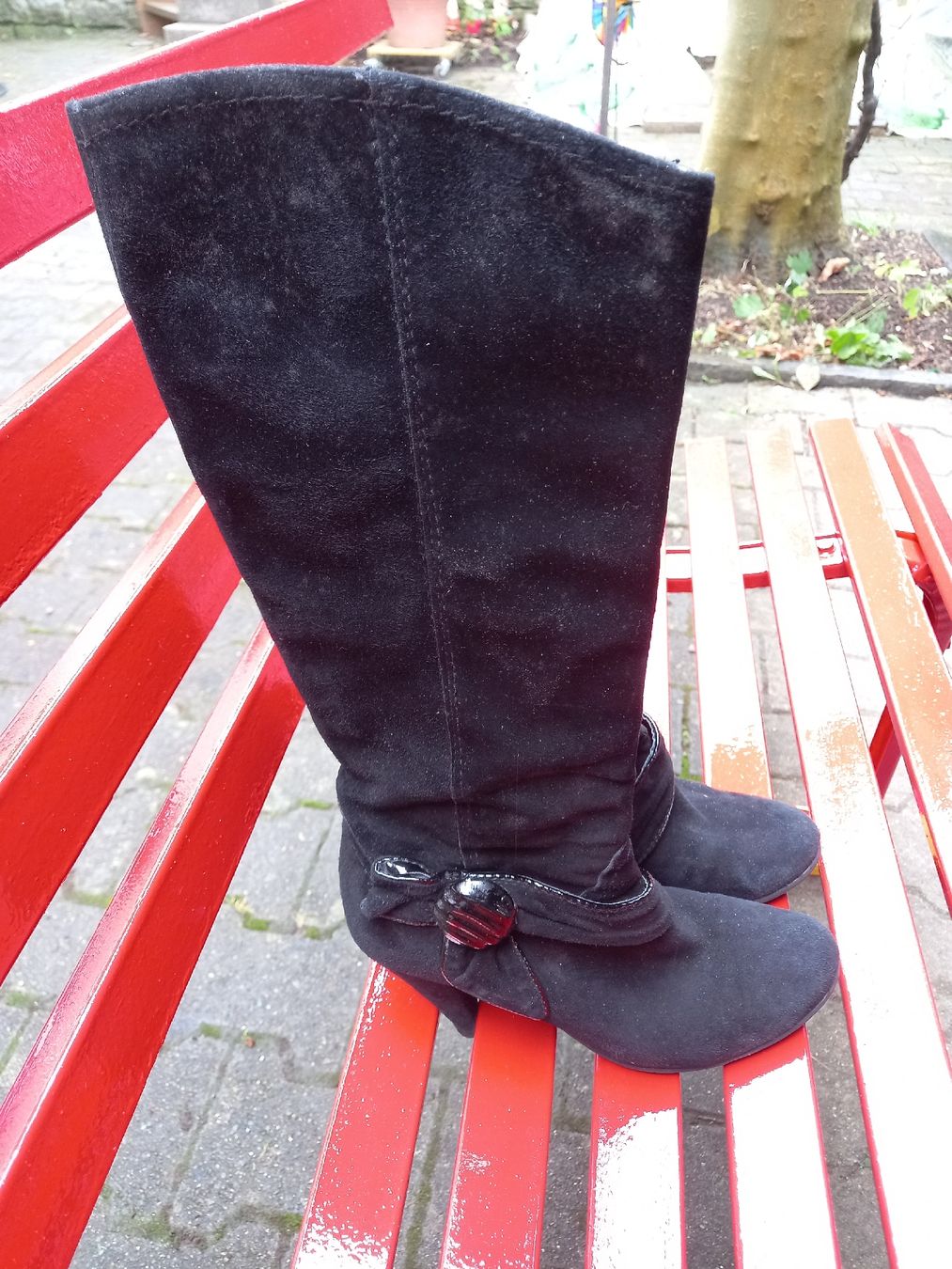 Scarpe da donna: Schwarze hoheStiefel Wildlederoptik, – Usato da Seon venduto da Zack_16 2