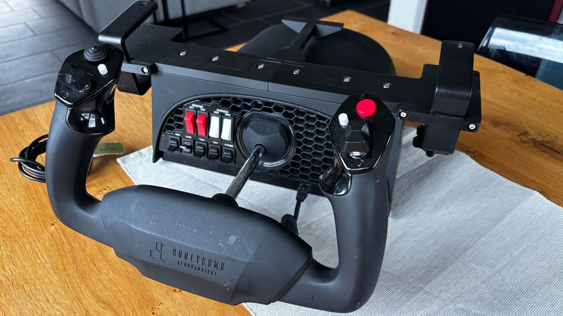 Manettes: Joystick Honeycomb Yoke – D'occasion à Benken SG par Coucar79 1