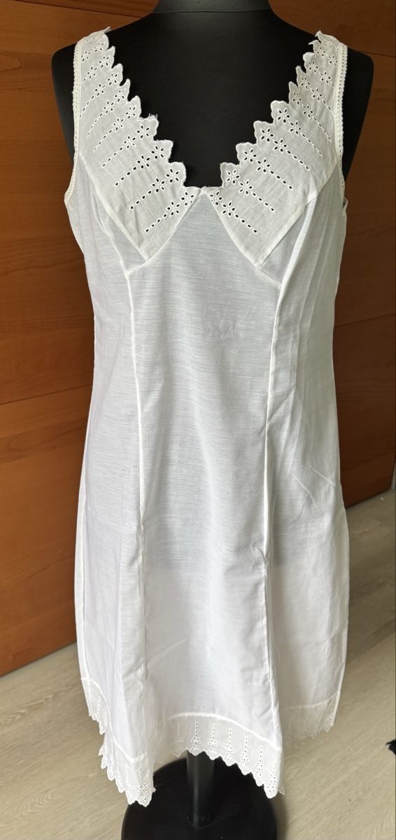 Autres dessous: Unterkleid weiss Gr.40 – D'occasion à Morschach par jeanhenrifabre