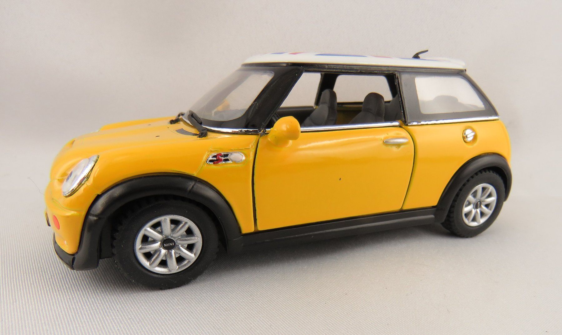 Cooper Modellautos: Modellauto - MINI COOPER S  - Neu - Grösse: 1:28 – Neu (gemäss Beschreibung) aus Grenchen von Yamahwildstar16 5