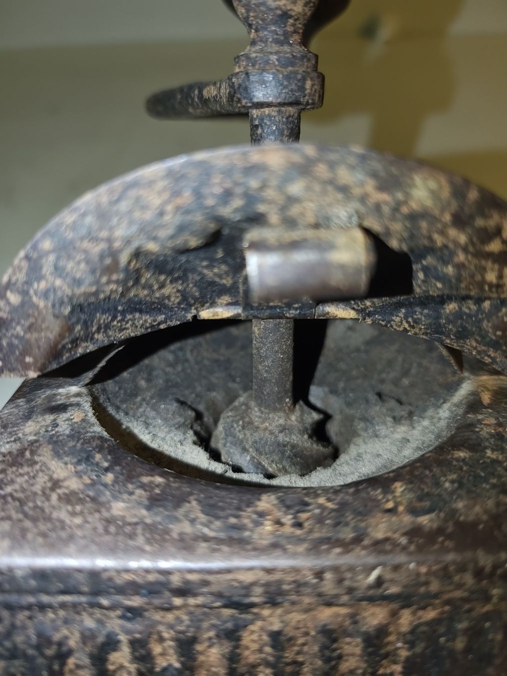 Elettrodomestici da cucina: Kaffee oder Pfeffermühle, 1900er. Antik. (nov523) – Usato da Künten venduto da Schnaepplihuus 8