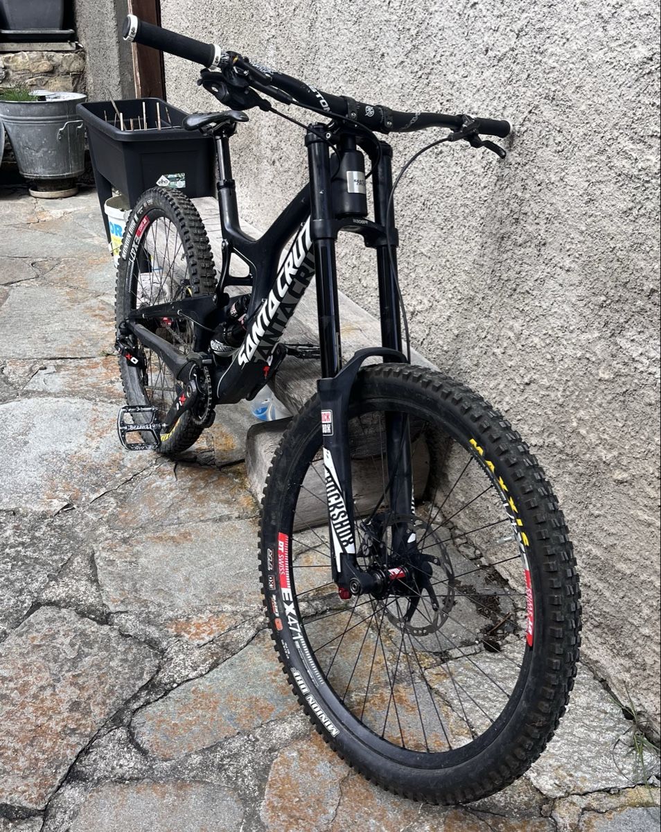 Santa Cruz Biciclette: Santa Cruz V10 2016 Grösse M – Usato da Obfelden venduto da Andrin. 1