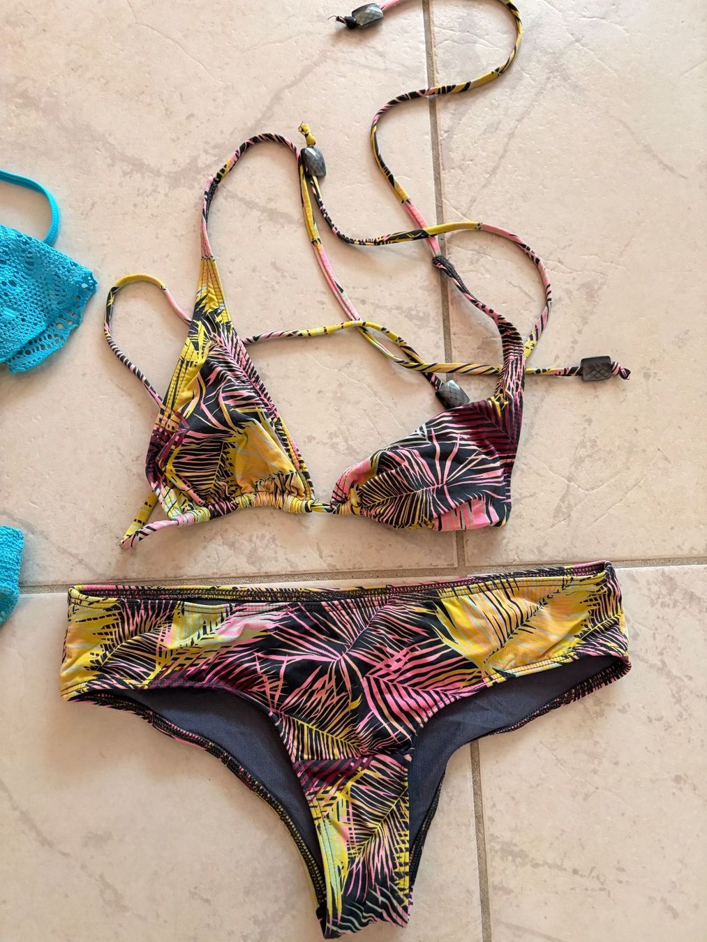 Costumi da bagno & Bikini: 2 Bikinis Gr. 158/164 und Gr. 34 – Usato da Dietlikon venduto da Bachtel97 2