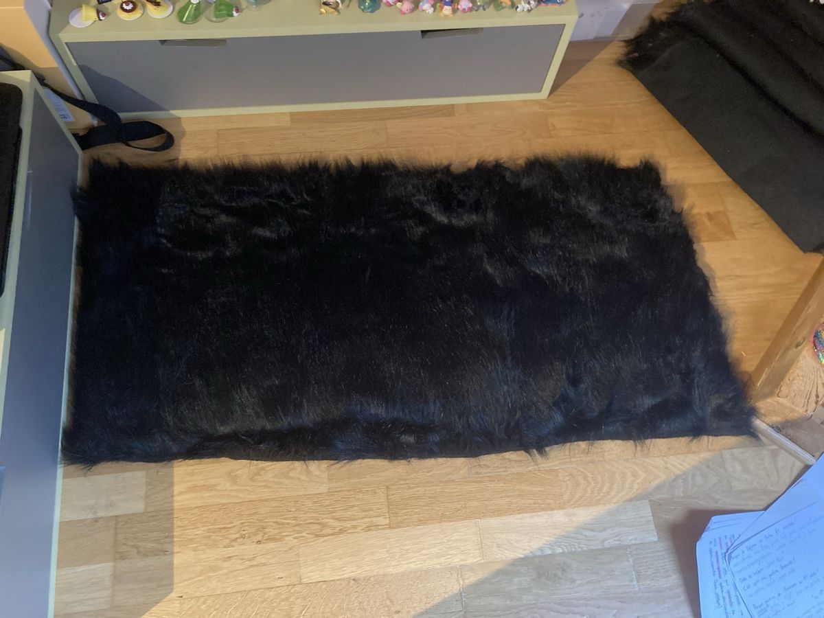 Tessuti: black fake fur – Usato da Petit-Lancy venduto da yoo_jm8h