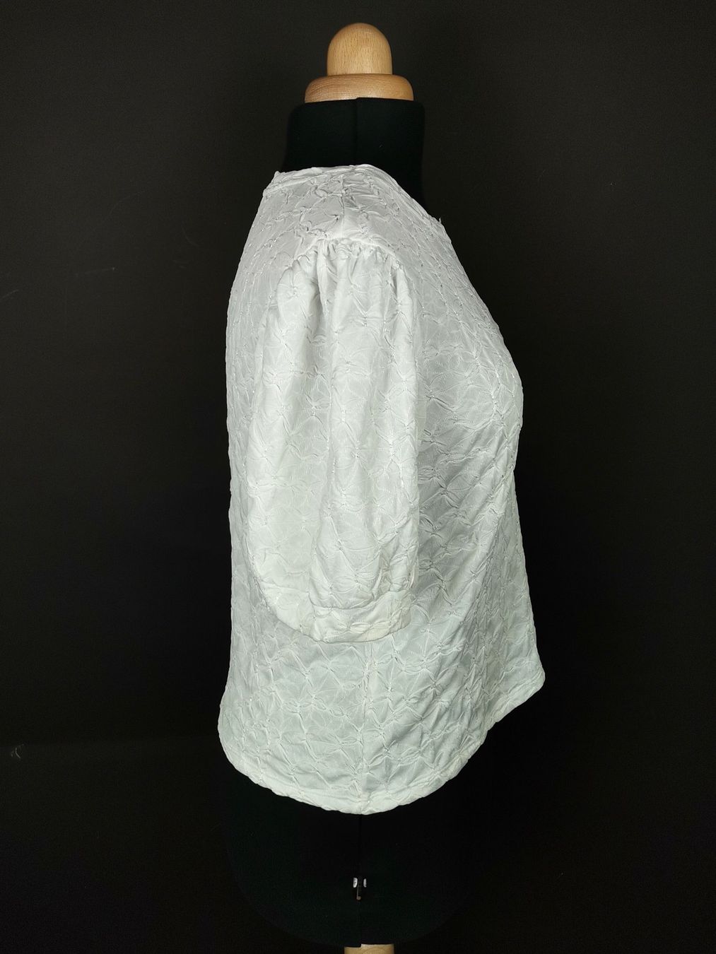 Vero Moda Blusen: VERO MODA Bluse mit Floralem Jacquardmuster weiß – Gebraucht aus Schaffhausen von Restwert_SH 2