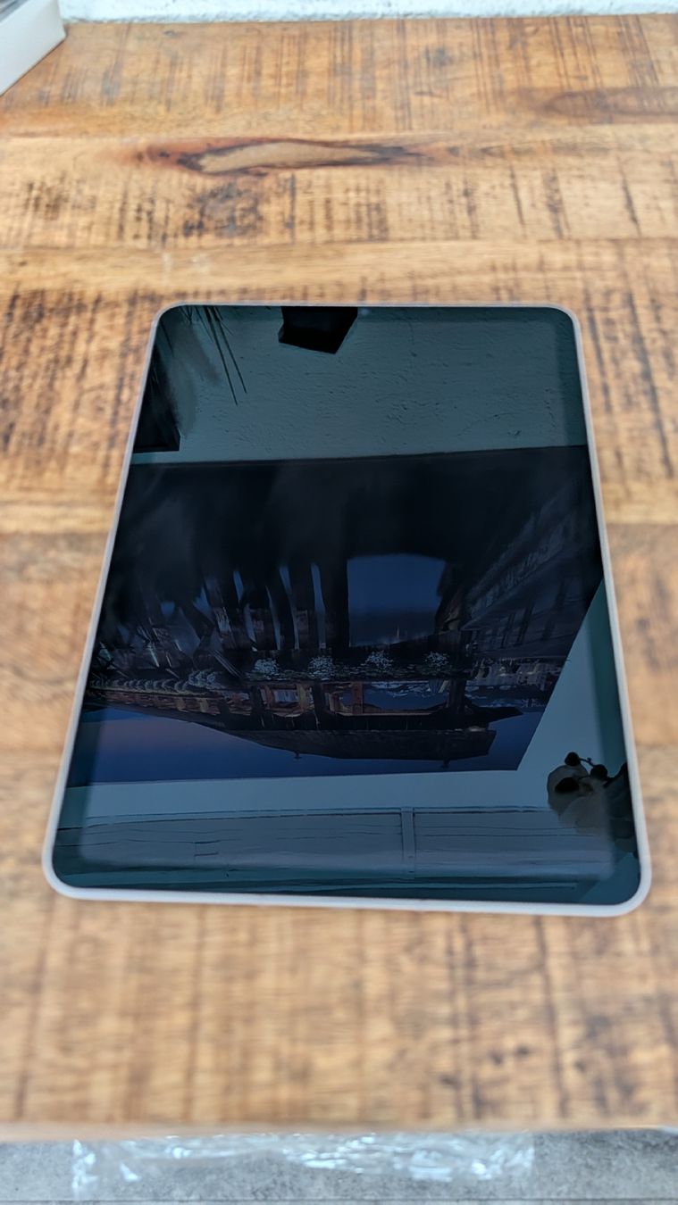 Apple Tablettes PC: iPad Air 5. Generation mit 3 Hüllen – D'occasion à Luzern par Travelblogger