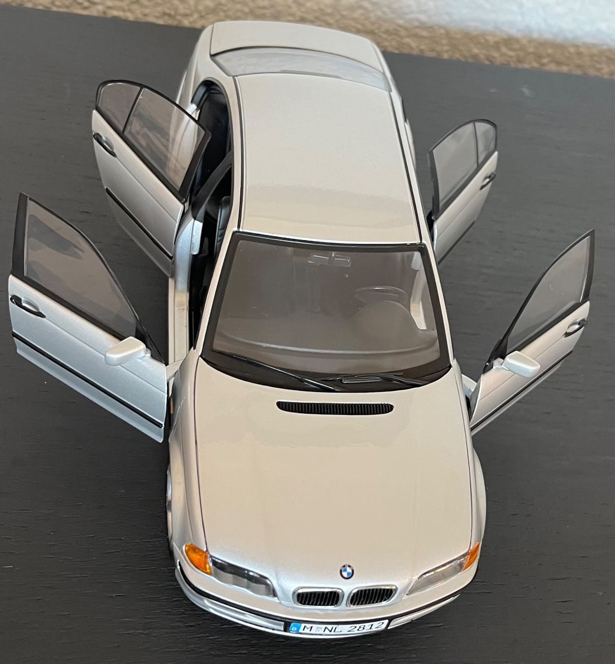 UT Models Modellini d'auto: UT BMW 3 SERIES e46 GRISE 1:18 – Usato da St-Cergue venduto da ncu_t267 7