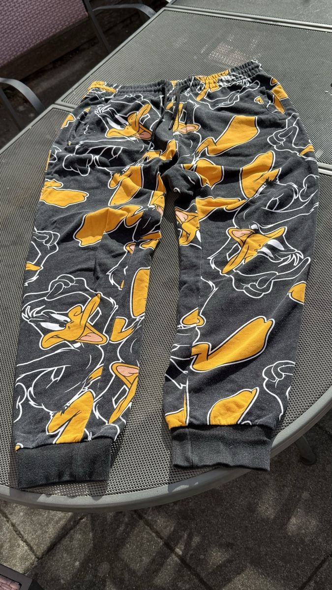 H&M Pantaloni: Trainerhose Grösse L Looney Tunes – Usato da Dettighofen (Lengwil) venduto da Dolol