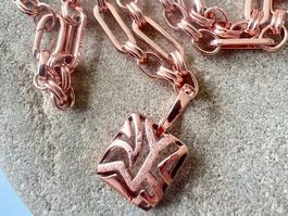 Roségoldene Gliederkette mit ziseliertem Anhänger 60cm