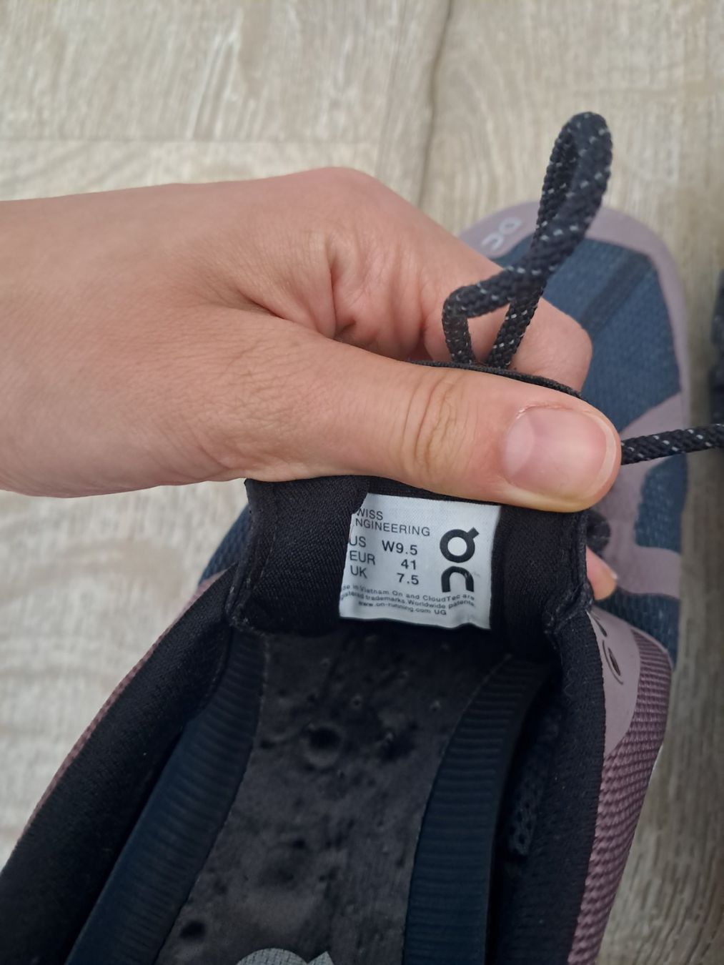 On Scarpe da uomo: ON Cloud Edge Moonlight Laufschuhe Grösse 41 – Usato da Basel venduto da liz_nqr9 3