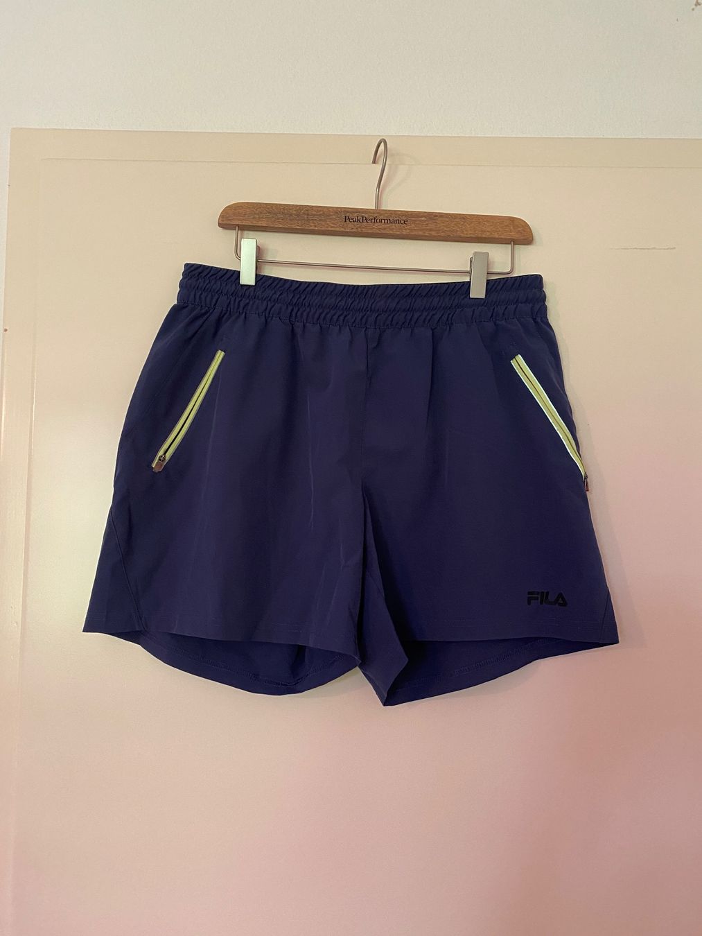 Fila Lotti di vestiti: Fila-Set, Hose und 2 T-Shirts L – Usato da Zürich venduto da Wim-Broccoli