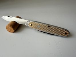 Victorinox Pionier 93 mm mit goldfarbenen Alox-Griffschalen