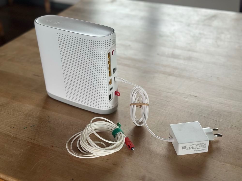 Swisscom Modem & Router: Swisscom Internet-Box 5 Pro – Nuovo e nell'imballaggio originale da Hombrechtikon venduto da SPS-Liquidationen