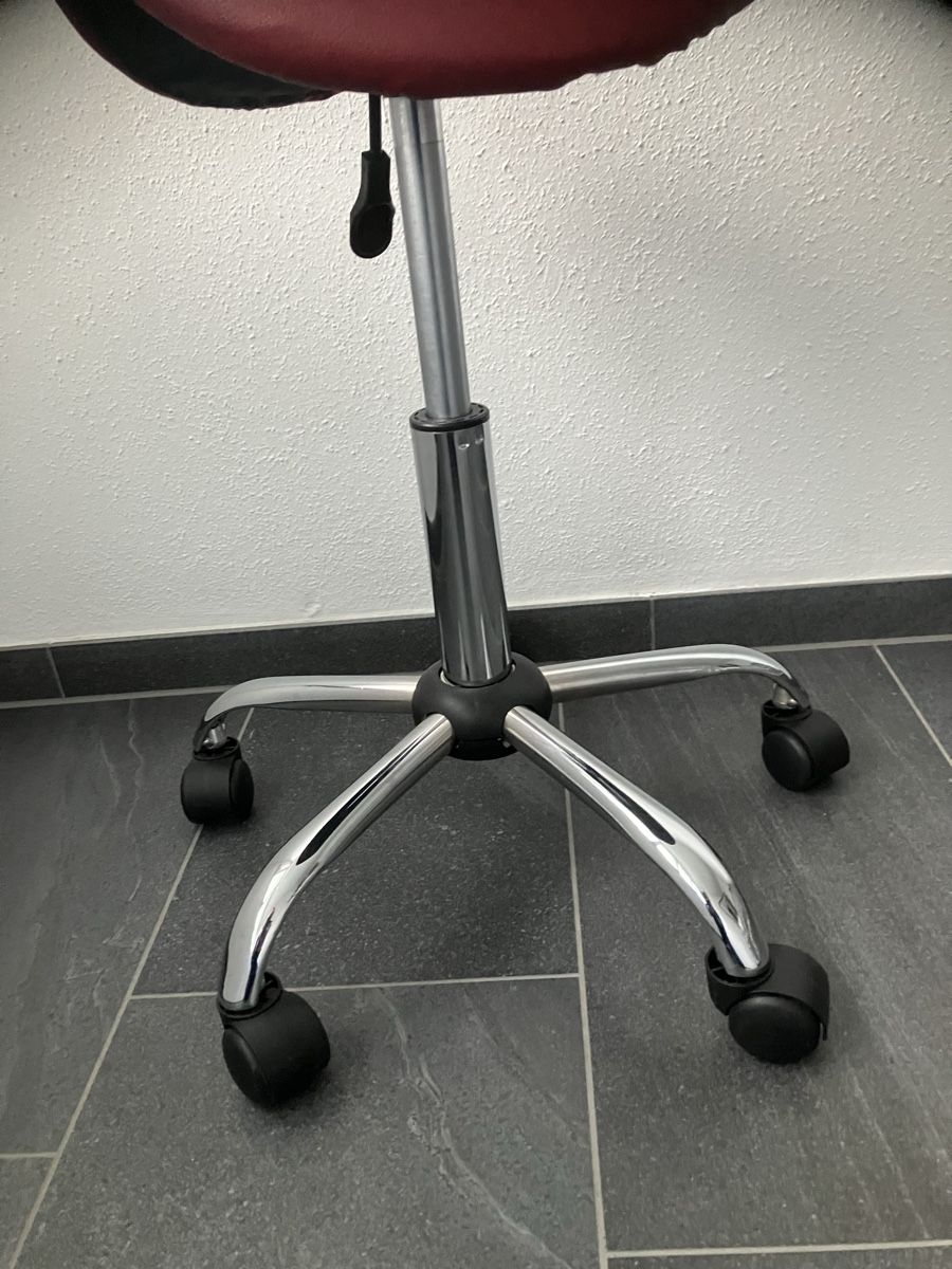 Sedie: Sattelsitz / Stuhl rot – Usato da Bettwiesen venduto da Zustand57 7