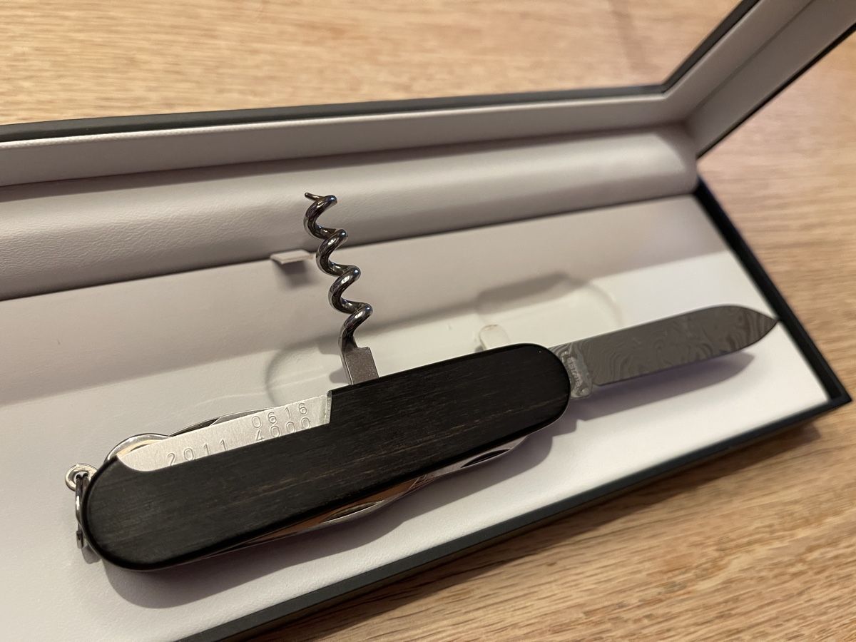 Victorinox Coltelli tascabile: Victorinox Damast Limited Edition 2011 – Nuovo e nell'imballaggio originale da Malix venduto da second_sale 3