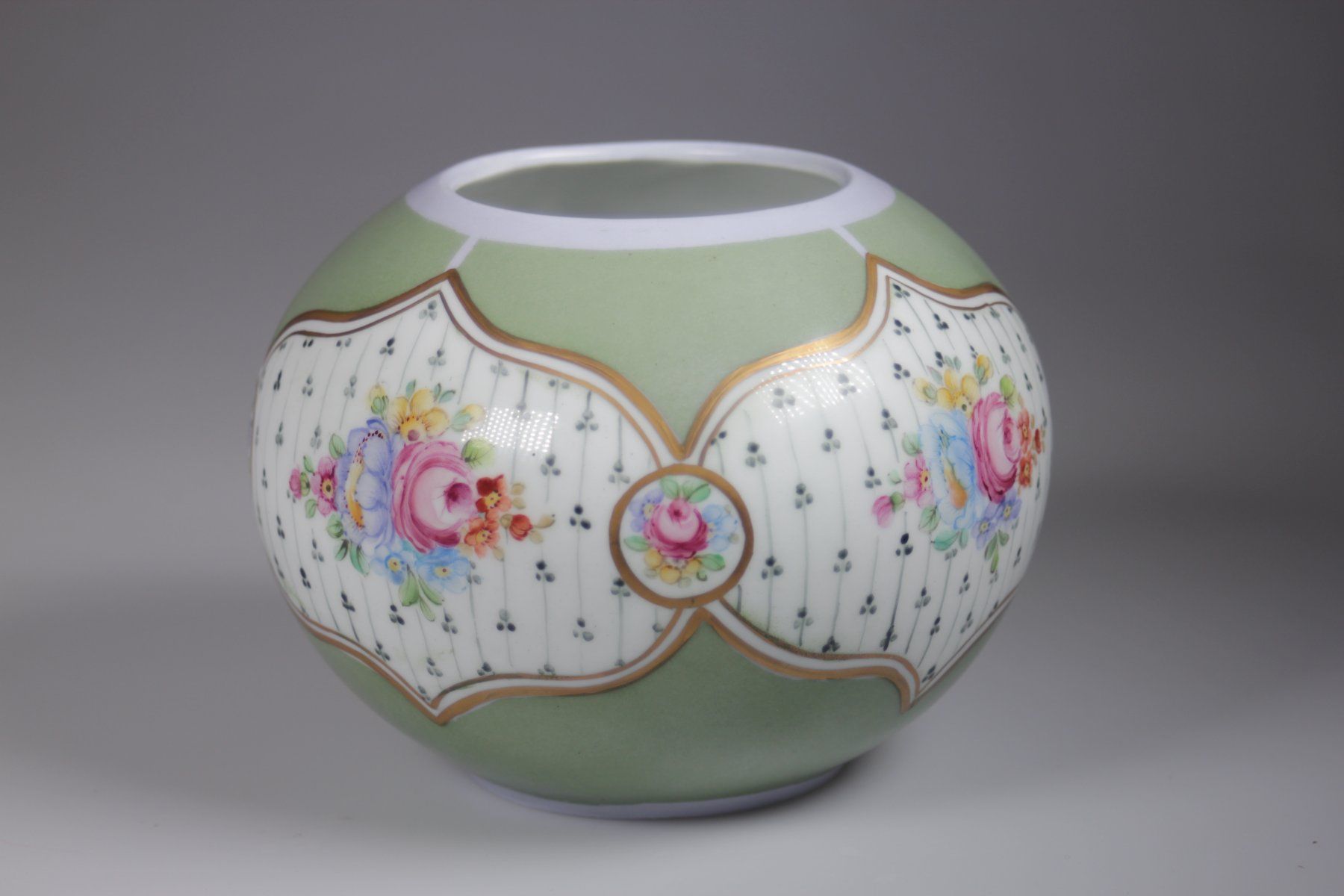 KPM Vasen & Gefässe: Royal Bavaria KPM Vase Handarbeit E. Rochbach – Gebraucht aus Basel von IRMAundFRED