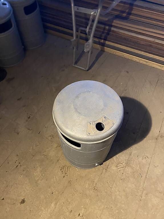 Cestini per rifiuti: Abfalleimer mit Aschenbecher – Usato da Giffers venduto da Mr.Dopeman 1